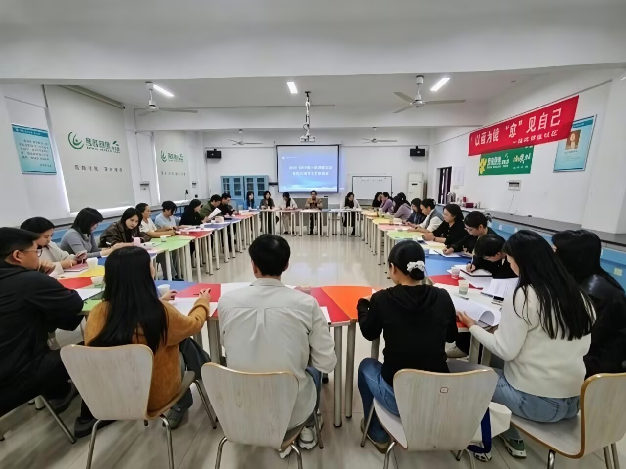 d89d67800302444a96a933c2cbef3d83.jpg
